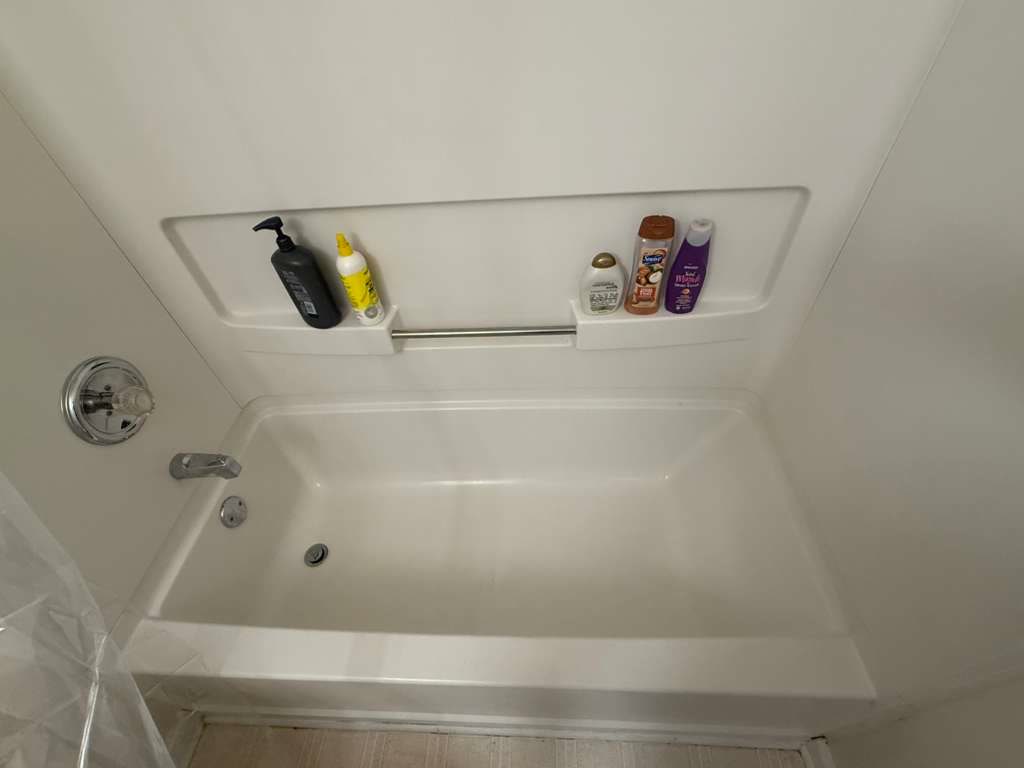 Bathtub after cleaning by Everything Cleaner